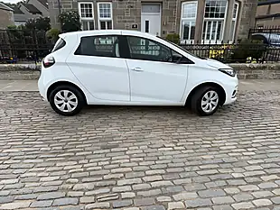 Used 2020 Renault Zoe Play Glacier White - Interior and Exterior details 7
