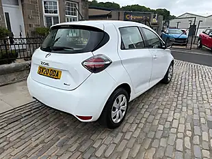 Used 2020 Renault Zoe Play Glacier White - Interior and Exterior details 8