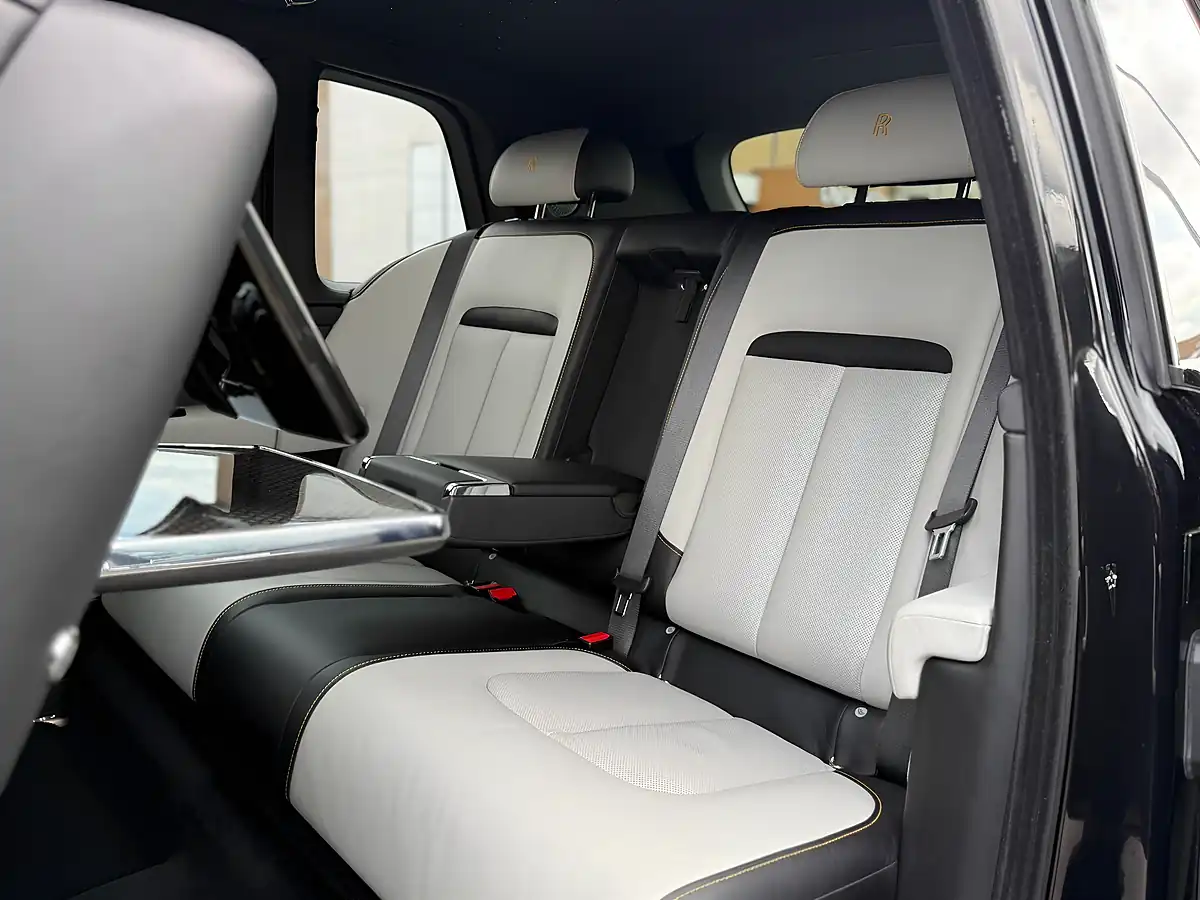 Used 2020 Rolls-Royce Cullinan Black Badge Black - Interior and Exterior details 15