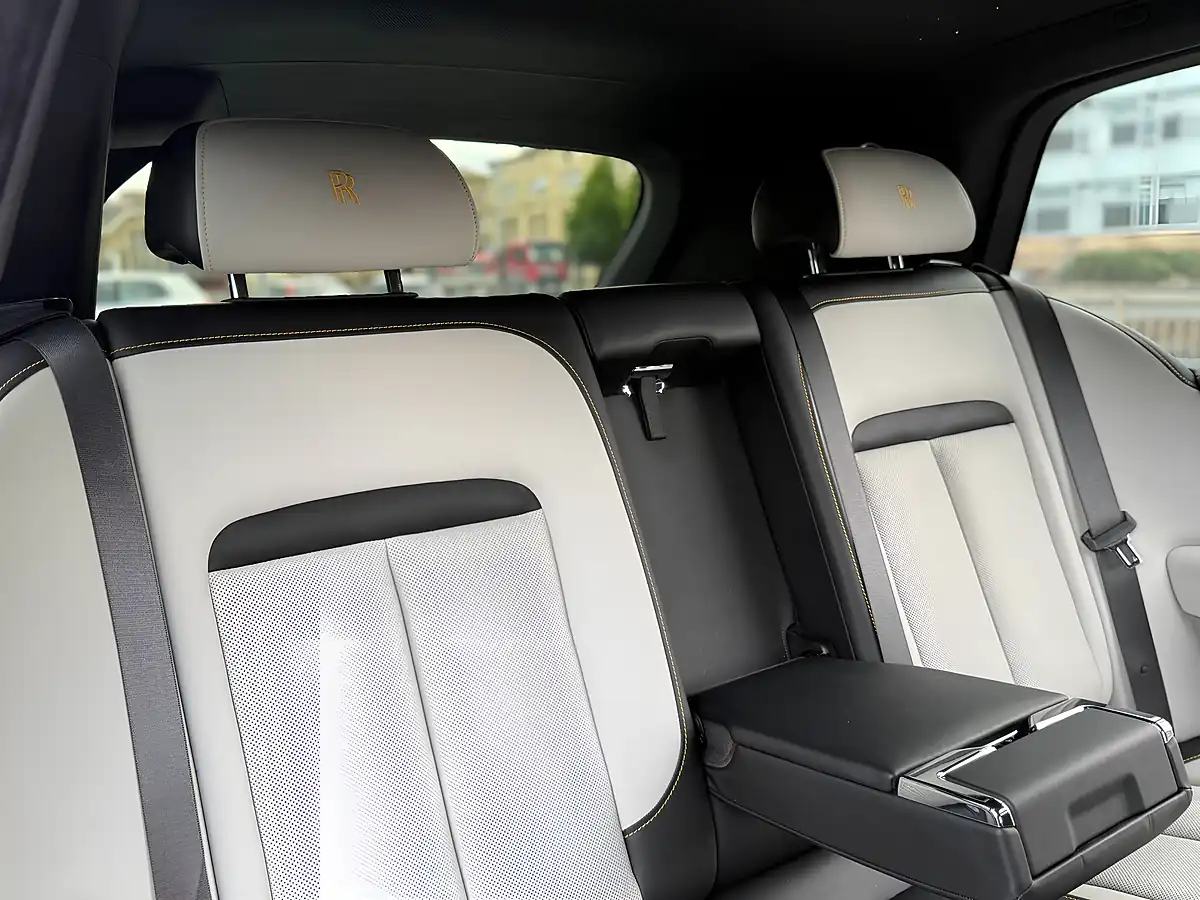 Used 2020 Rolls-Royce Cullinan Black Badge Black - Interior and Exterior details 17