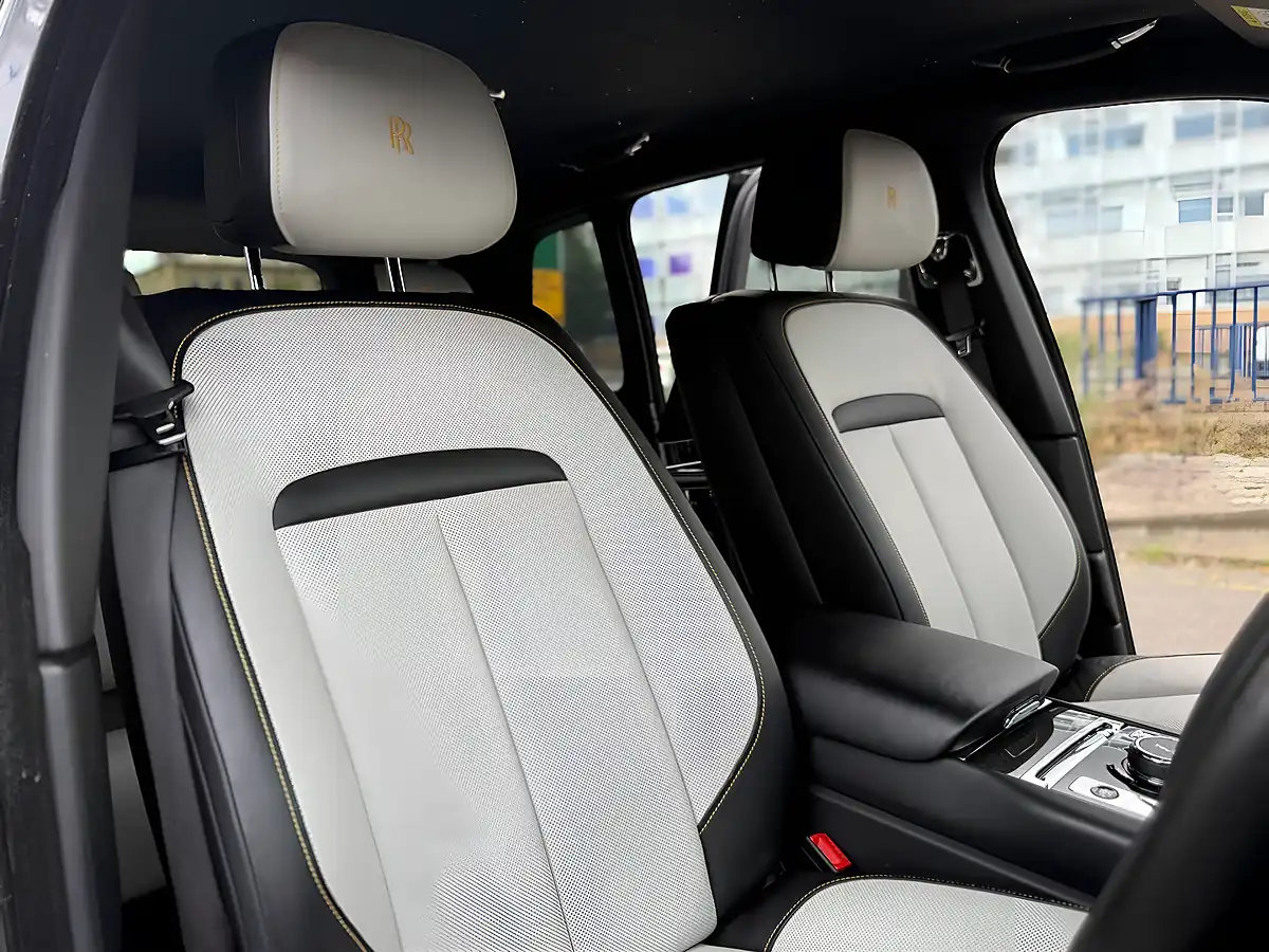 Used 2020 Rolls-Royce Cullinan Black Badge Black - Interior and Exterior details 3