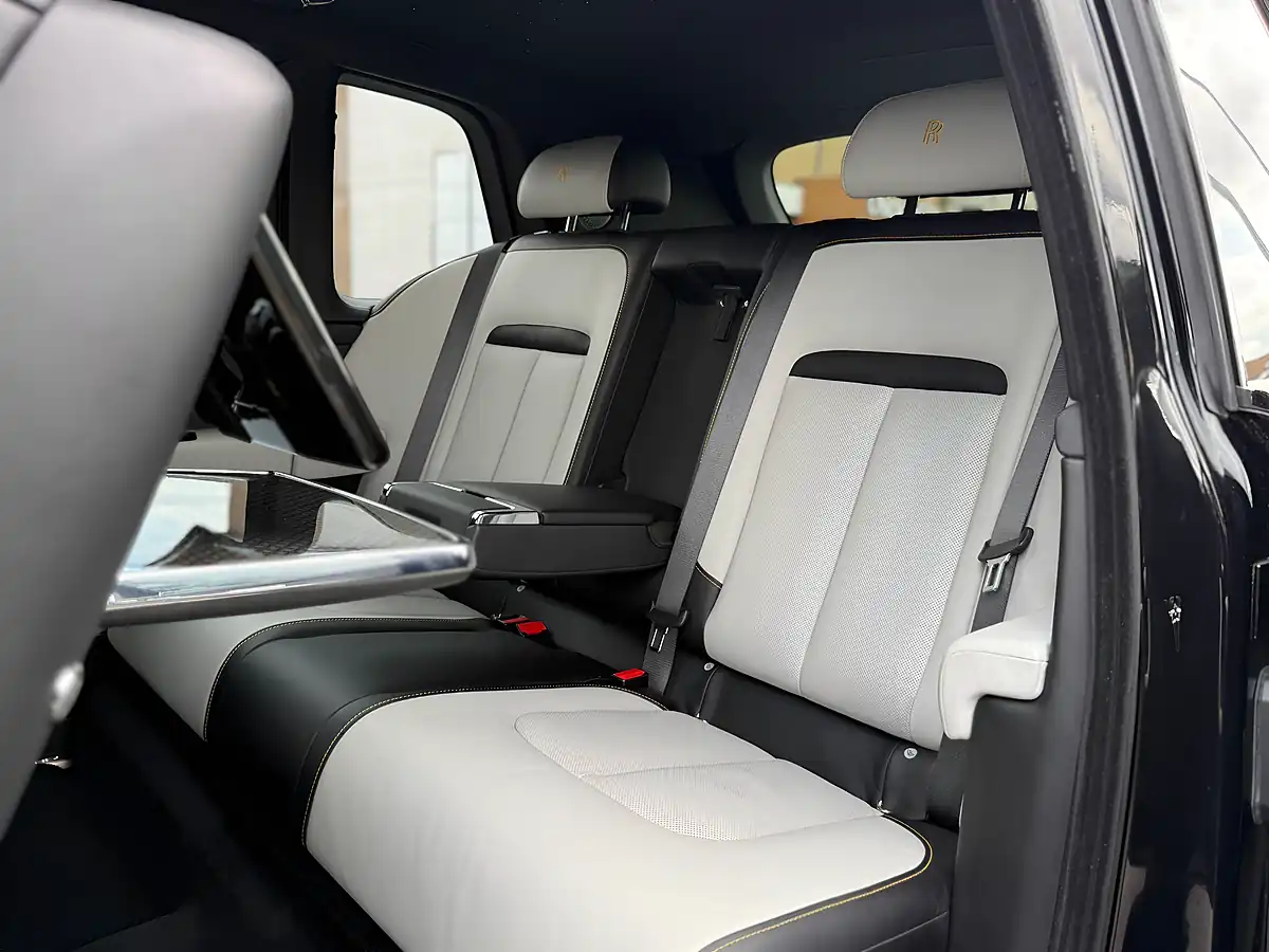 Used 2020 Rolls-Royce Cullinan Black Badge Black - Interior and Exterior details 16