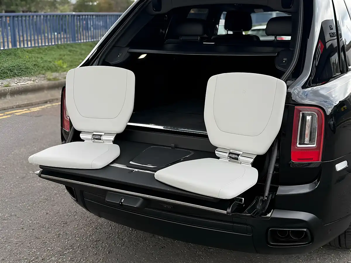 Used 2020 Rolls-Royce Cullinan Black Badge Black - Interior and Exterior details 18
