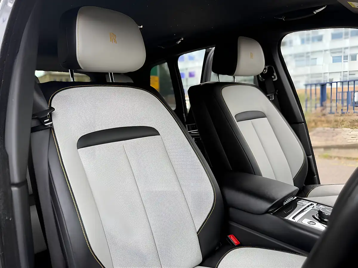 Used 2020 Rolls-Royce Cullinan Black Badge Black - Interior and Exterior details 3