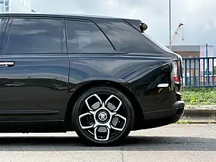 Used 2020 Rolls-Royce Cullinan Black Badge Black - Interior and Exterior details 9