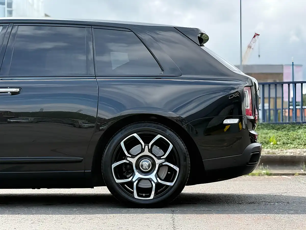 Used 2020 Rolls-Royce Cullinan Black Badge Black - Interior and Exterior details 9