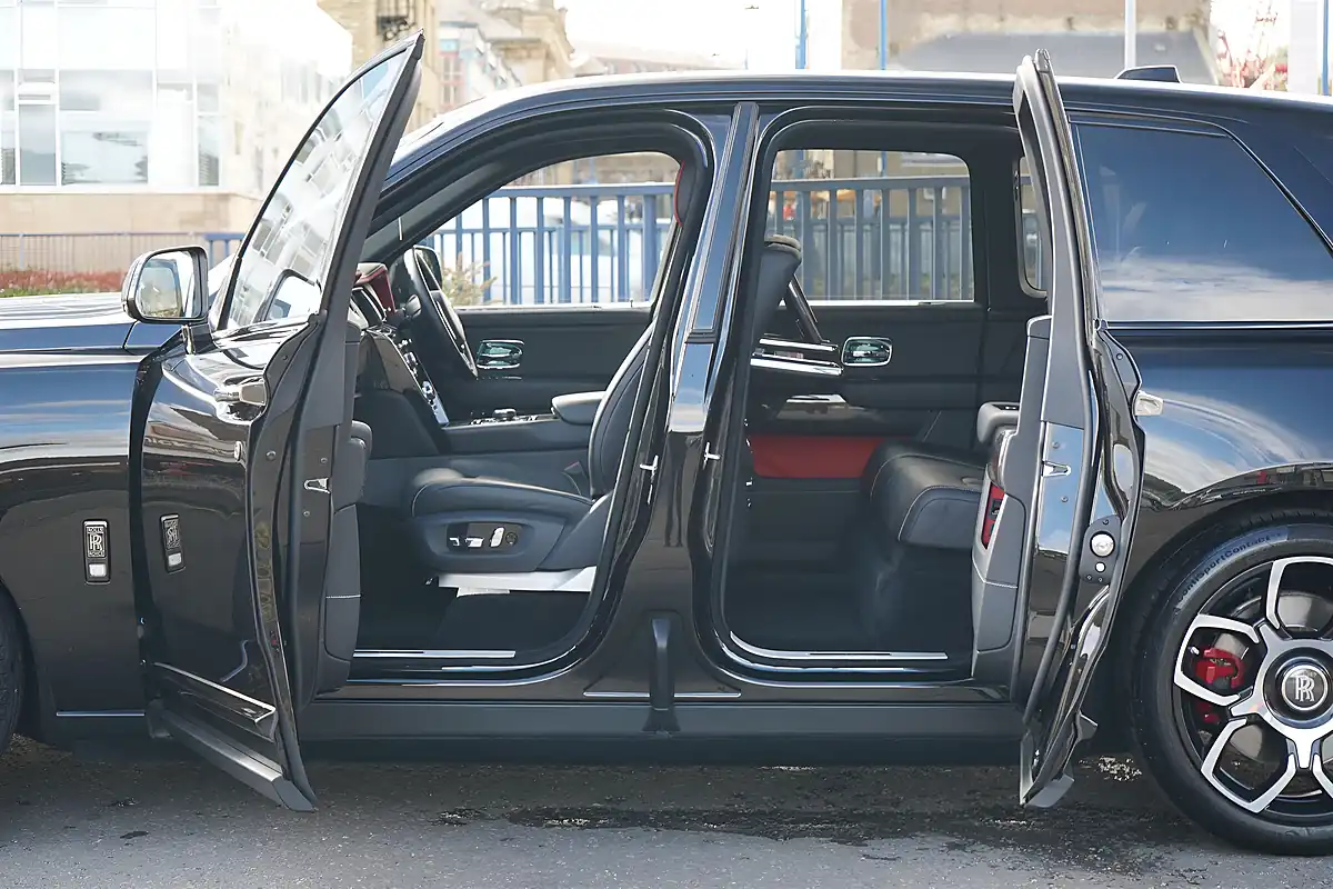 Used 2020 Rolls-Royce Cullinan Black Badge Black - Interior and Exterior details 10