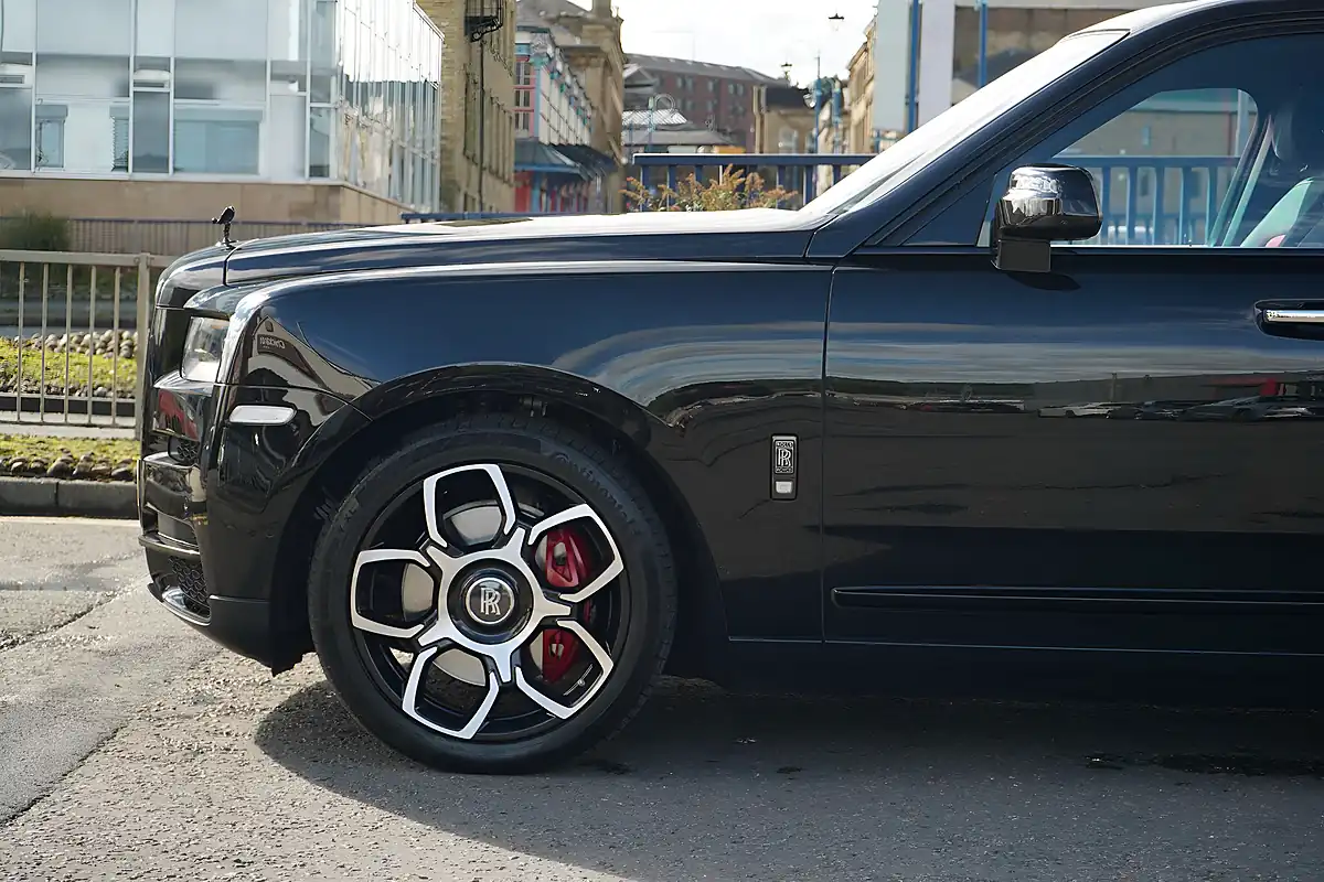 Used 2020 Rolls-Royce Cullinan Black Badge Black - Interior and Exterior details 8