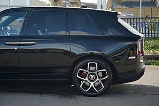 Used 2020 Rolls-Royce Cullinan Black Badge Black - Interior and Exterior details 9