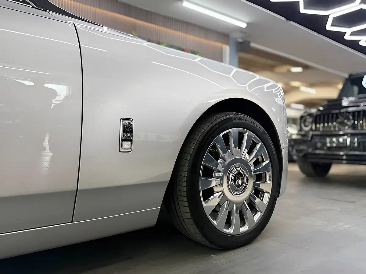 Used 2020 Rolls-Royce Phantom 4dr Auto Grey/Silver - Interior and Exterior details 4