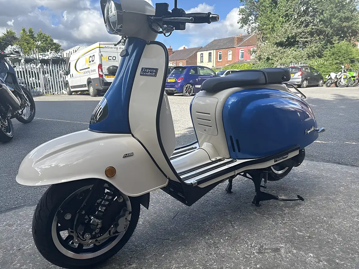 Used 2020 Royal Alloy Tg 125 2-Tone Ivory/Blue - Interior and Exterior details 11