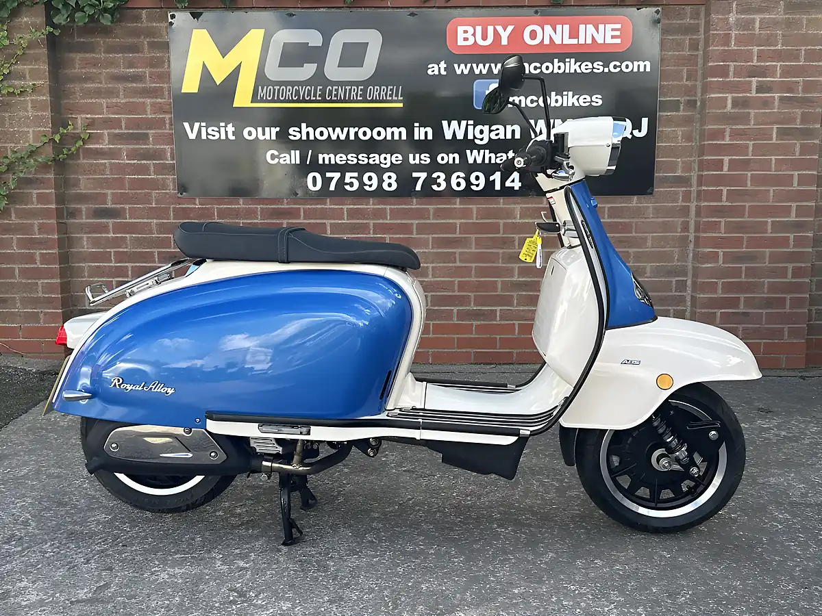 Used 2020 Royal Alloy Tg 125 2-Tone Ivory/Blue - Interior and Exterior details 15