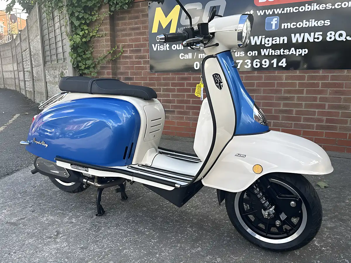 Used 2020 Royal Alloy Tg 125 2-Tone Ivory/Blue - Interior and Exterior details 2
