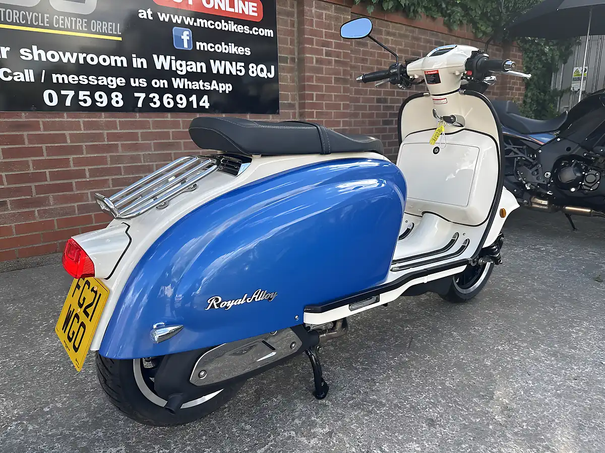Used 2020 Royal Alloy Tg 125 2-Tone Ivory/Blue - Interior and Exterior details 3