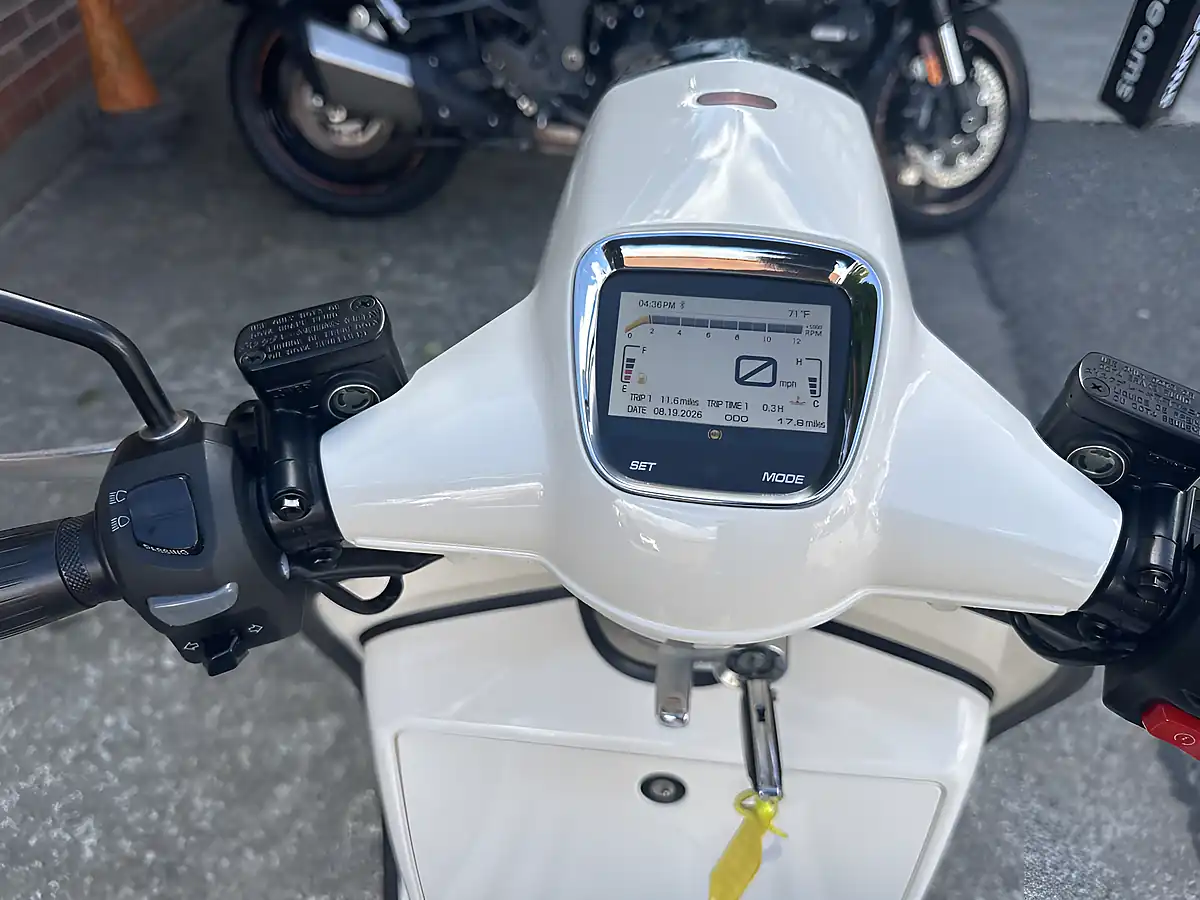 Used 2020 Royal Alloy Tg 125 2-Tone Ivory/Blue - Interior and Exterior details 5