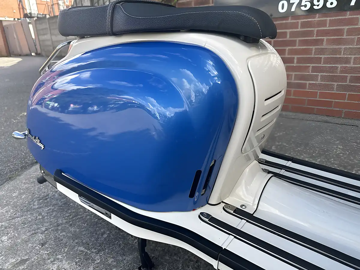 Used 2020 Royal Alloy Tg 125 2-Tone Ivory/Blue - Interior and Exterior details 7