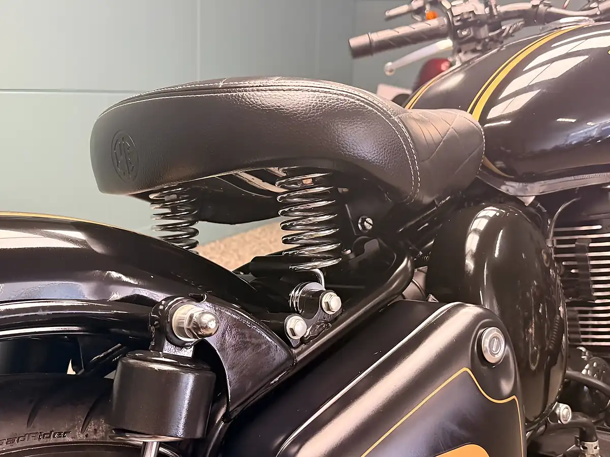 Used 2020 Royal Enfield Bullet Classic Tribute Black - Interior and Exterior details 16