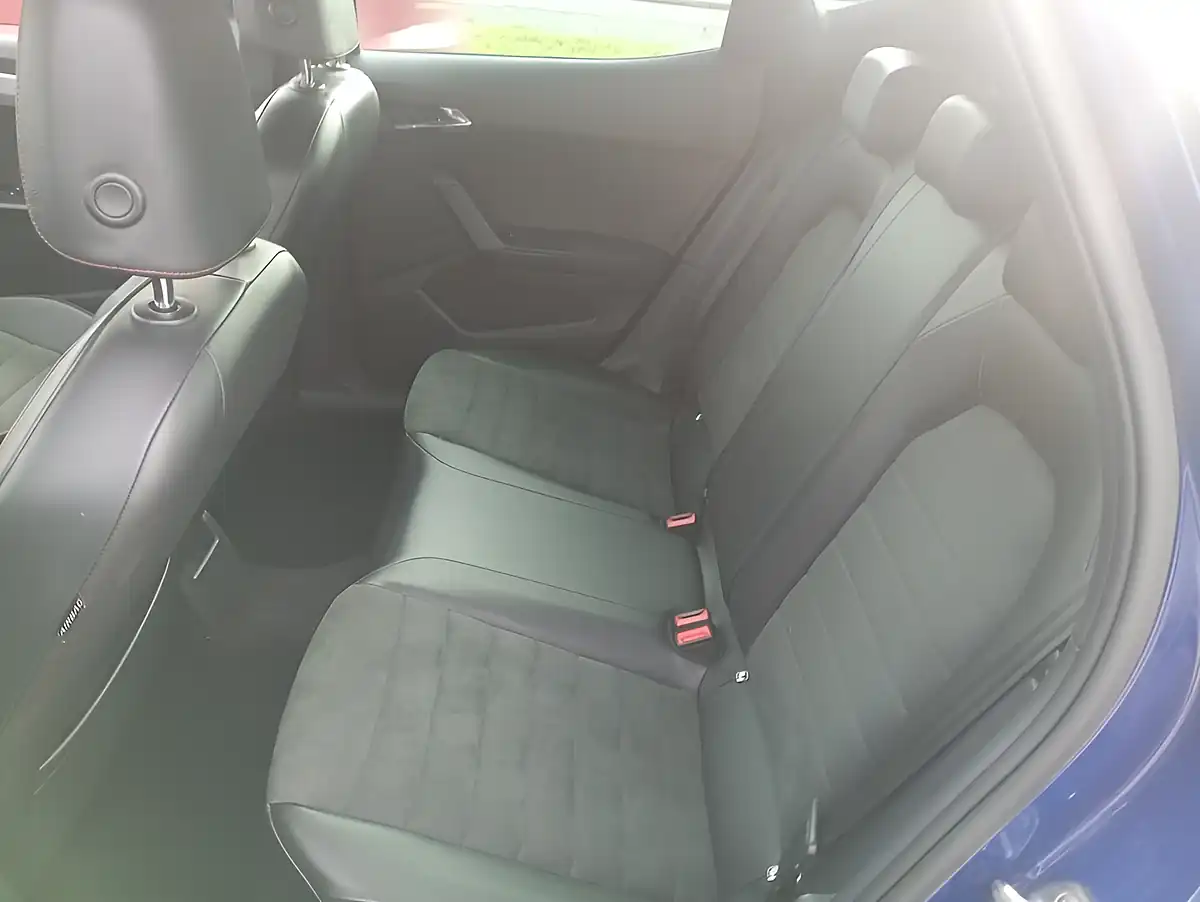 Used 2020 SEAT Arona Fr Sport Blue - Interior and Exterior details 8