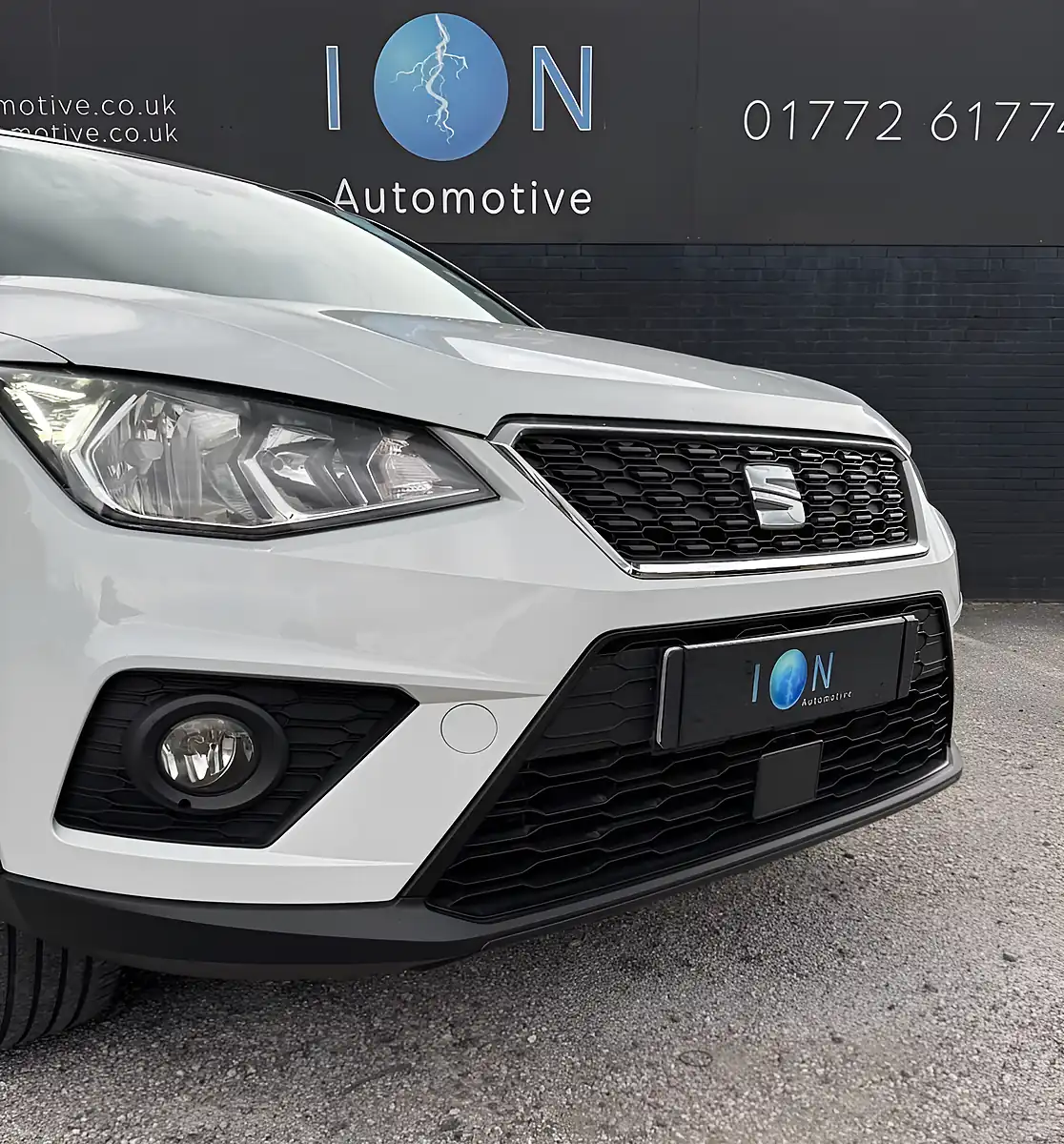 Used 2020 SEAT Arona Se Tech Nevada White - Interior and Exterior details 10