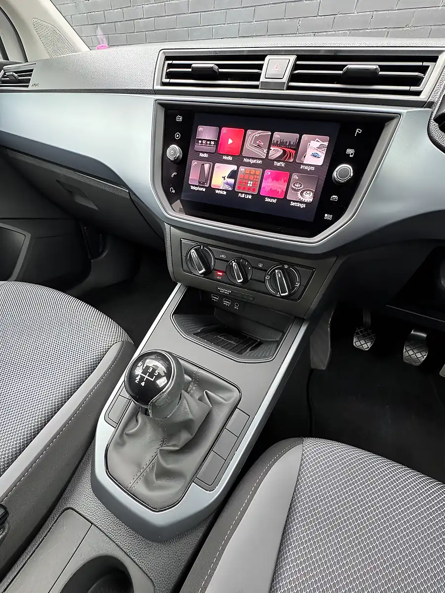 Used 2020 SEAT Arona Se Tech Nevada White - Interior and Exterior details 19