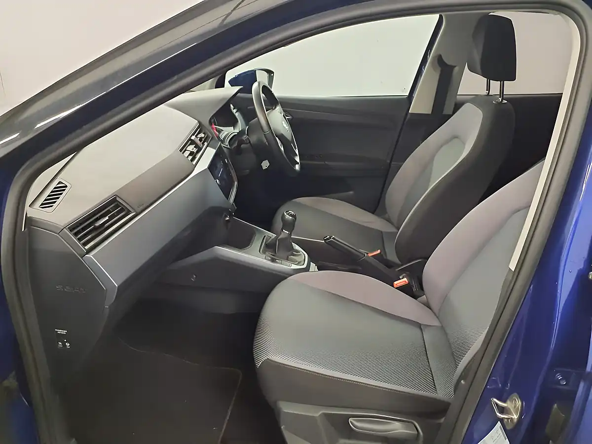 Used 2020 SEAT Arona Se Technology Blue - Interior and Exterior details 17