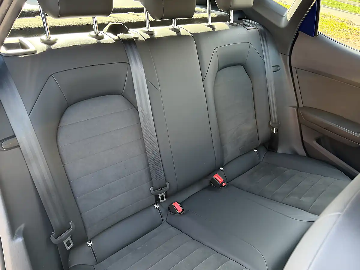 Used 2020 SEAT Arona Xcellence Lux Blue - Interior and Exterior details 11