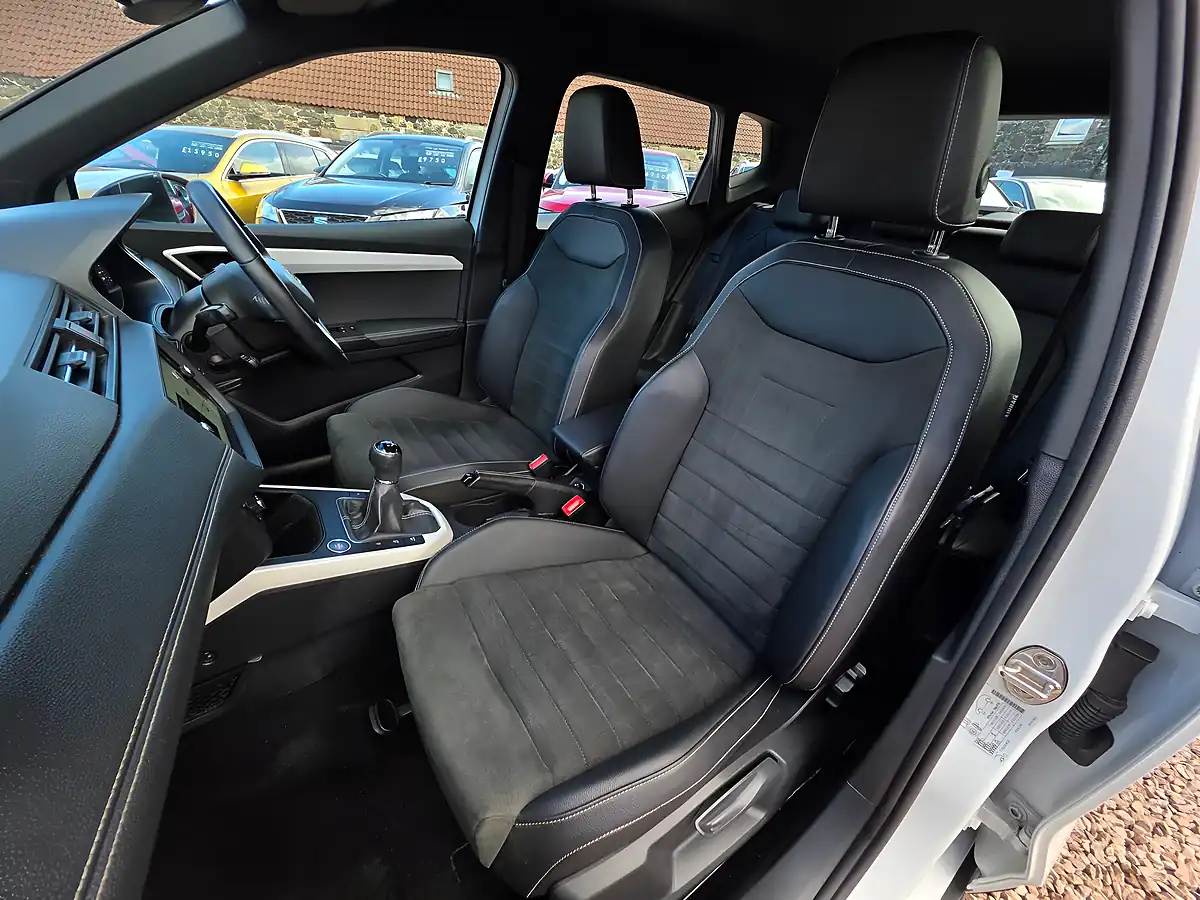Used 2020 SEAT Arona Xcellence Lux Nevada White Pearl - Interior and Exterior details 10