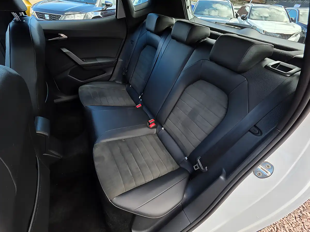 Used 2020 SEAT Arona Xcellence Lux Nevada White Pearl - Interior and Exterior details 12