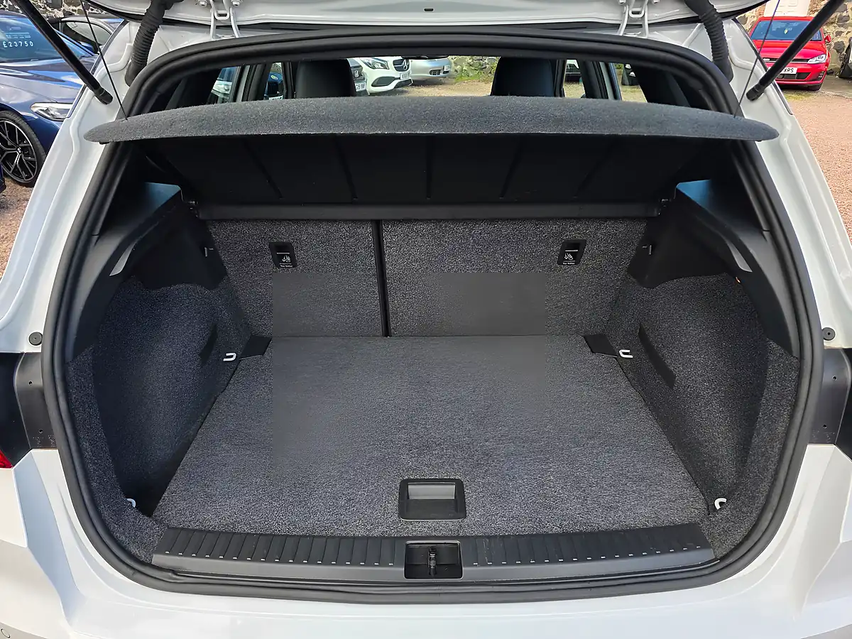 Used 2020 SEAT Arona Xcellence Lux Nevada White Pearl - Interior and Exterior details 13