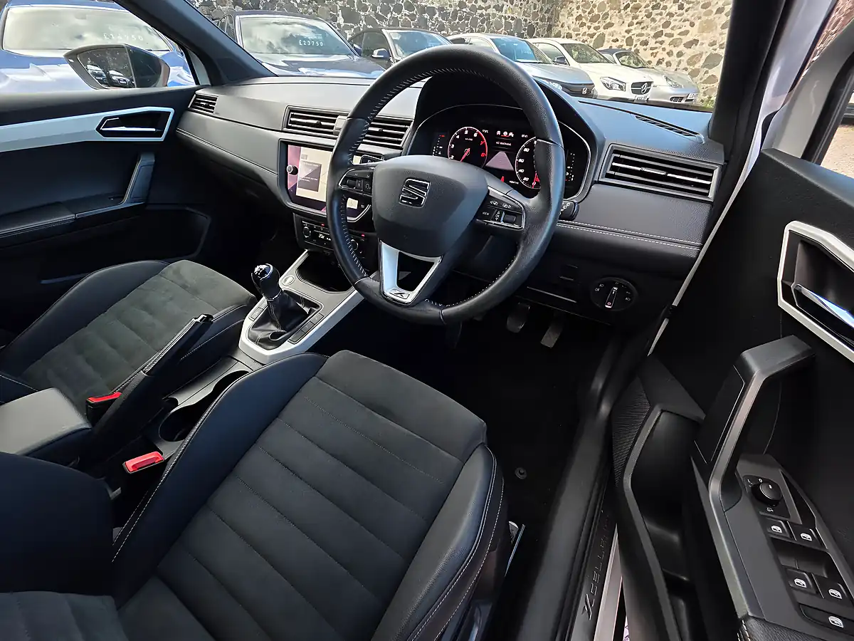 Used 2020 SEAT Arona Xcellence Lux Nevada White Pearl - Interior and Exterior details 8