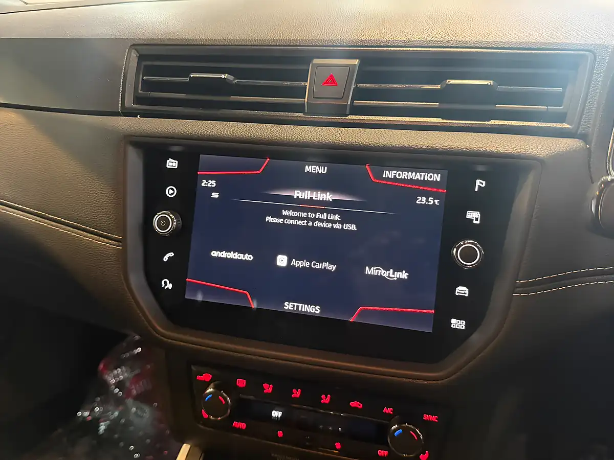 Used 2020 SEAT Arona Xcellence Lux White - Interior and Exterior details 16