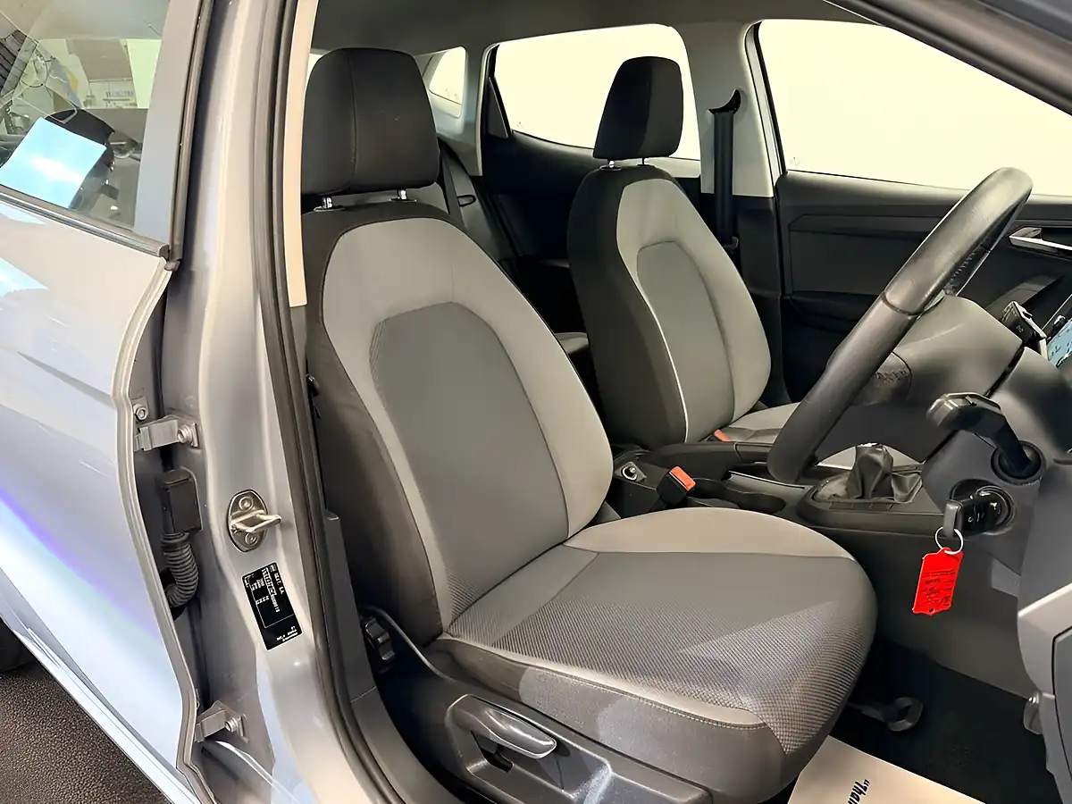 Used 2020 SEAT Ibiza Se Technology Urban Grey - Interior and Exterior details 3