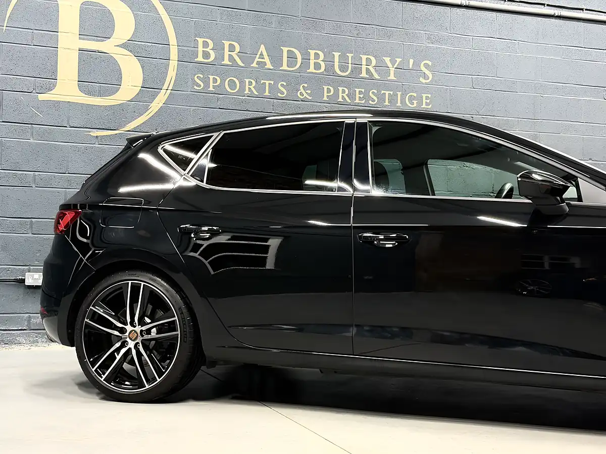 Used 2020 SEAT Leon Cupra Black - Interior and Exterior details 14