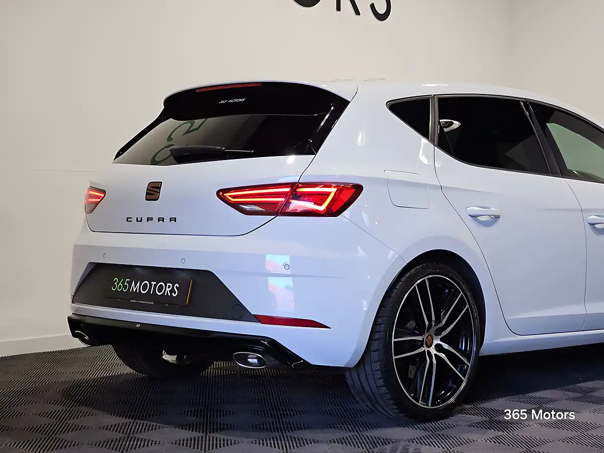 Used 2020 SEAT Leon Cupra Lux Nevada White - Interior and Exterior details 15