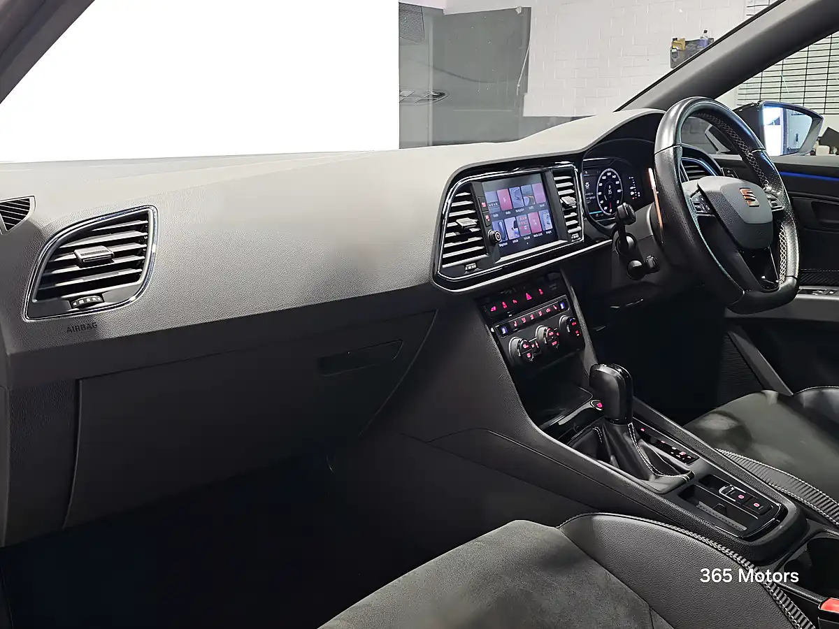Used 2020 SEAT Leon Cupra Lux Nevada White - Interior and Exterior details 4