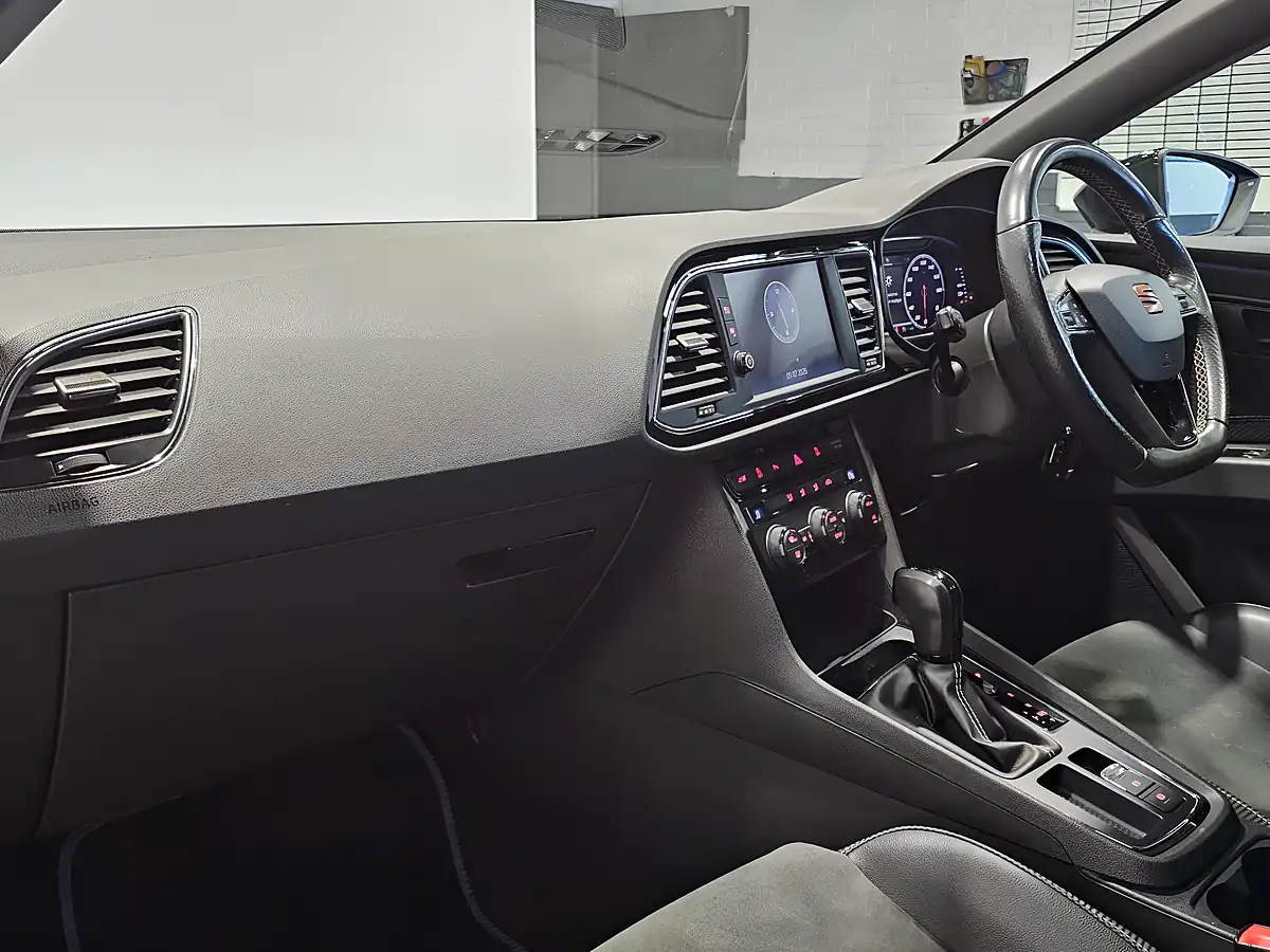 Used 2020 SEAT Leon Cupra Magnetic Grey - Interior and Exterior details 4