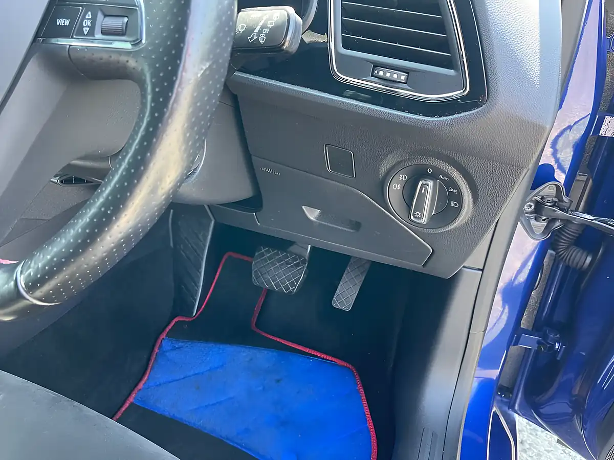 Used 2020 SEAT Leon Fr Black Edition Blue - Interior and Exterior details 17