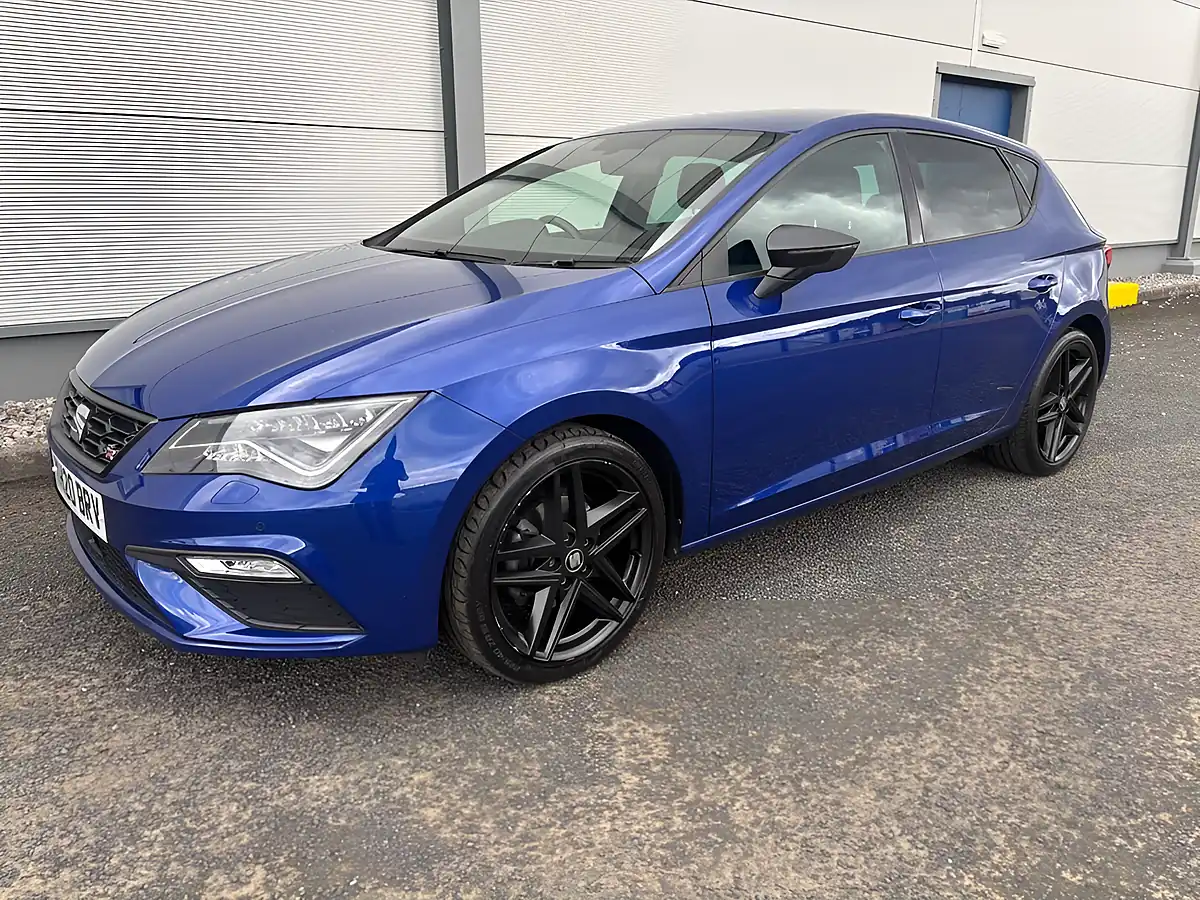 Used 2020 SEAT Leon Fr Black Edition Blue - Interior and Exterior details 8