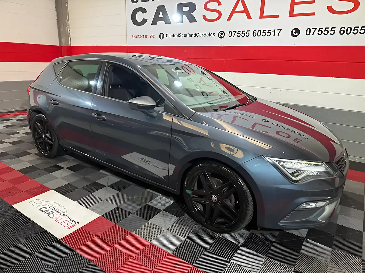 Used 2020 SEAT Leon Fr Black Edition Grey - Front View
