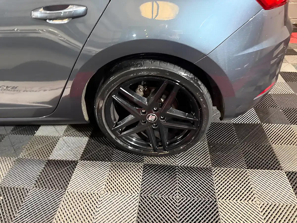 Used 2020 SEAT Leon Fr Black Edition Grey - Interior and Exterior details 15