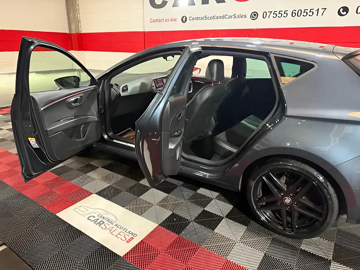 Used 2020 SEAT Leon Fr Black Edition Grey - Interior and Exterior details 19