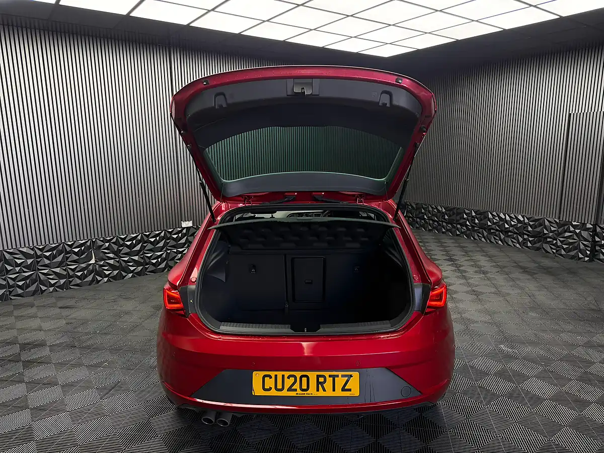 Used 2020 SEAT Leon Fr Black Edition Red - Interior and Exterior details 18