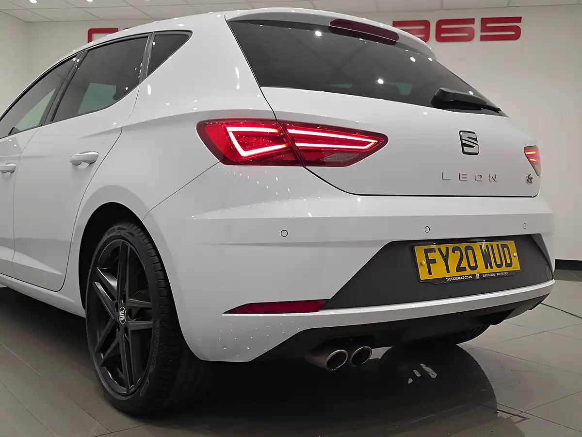 Used 2020 SEAT Leon Fr Black Edition White - Interior and Exterior details 12