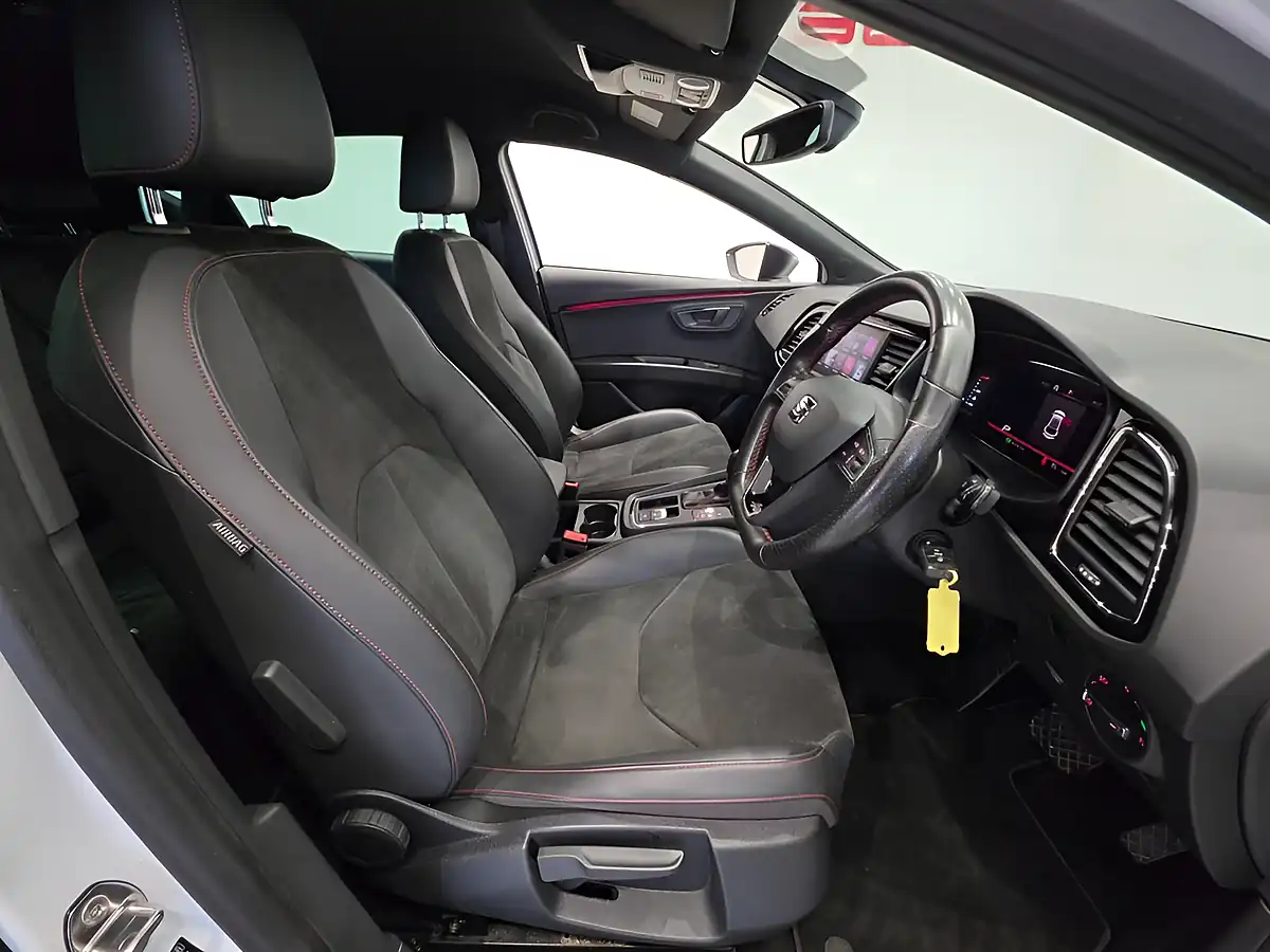 Used 2020 SEAT Leon Fr Black Edition White - Interior and Exterior details 16