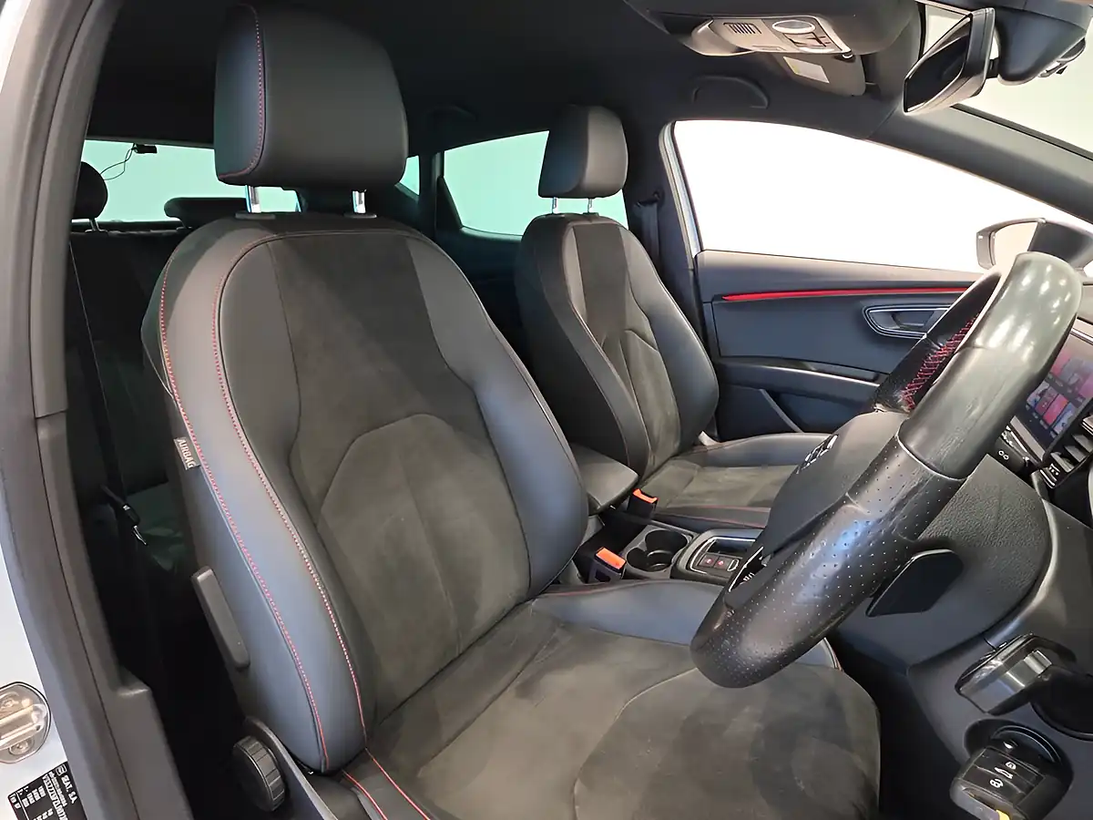 Used 2020 SEAT Leon Fr Black Edition White - Interior and Exterior details 17