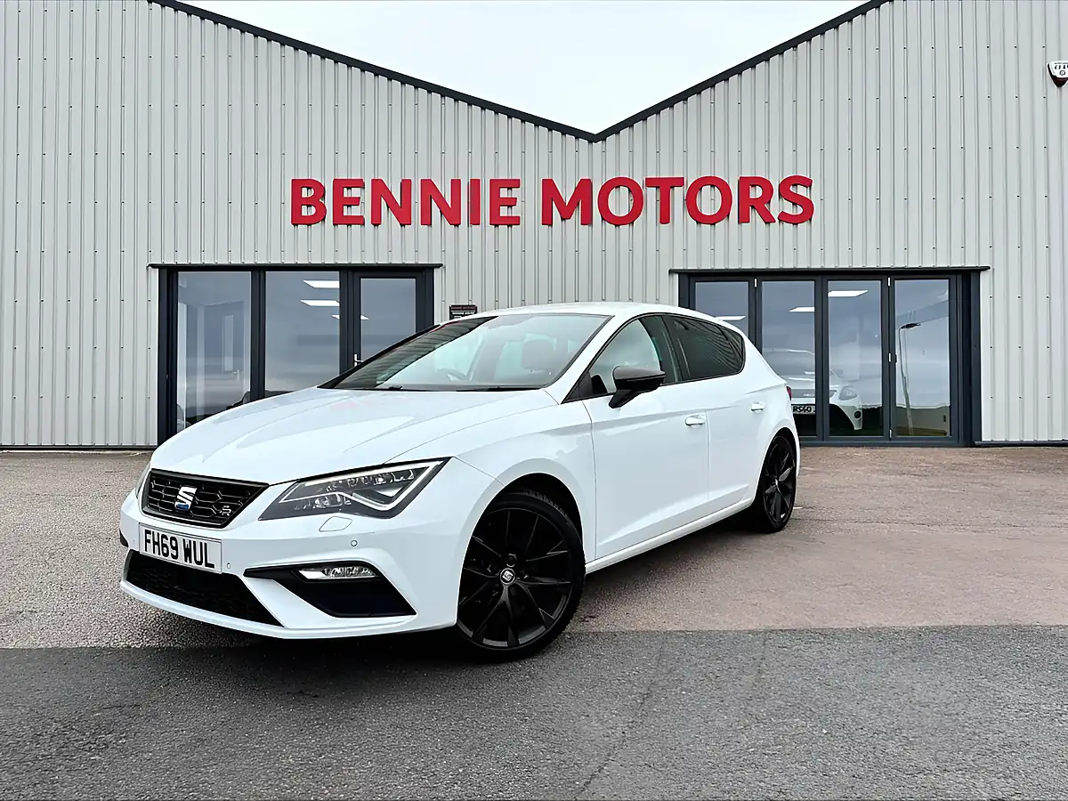 Used 2020 SEAT Leon Fr Black Edition White - Front View