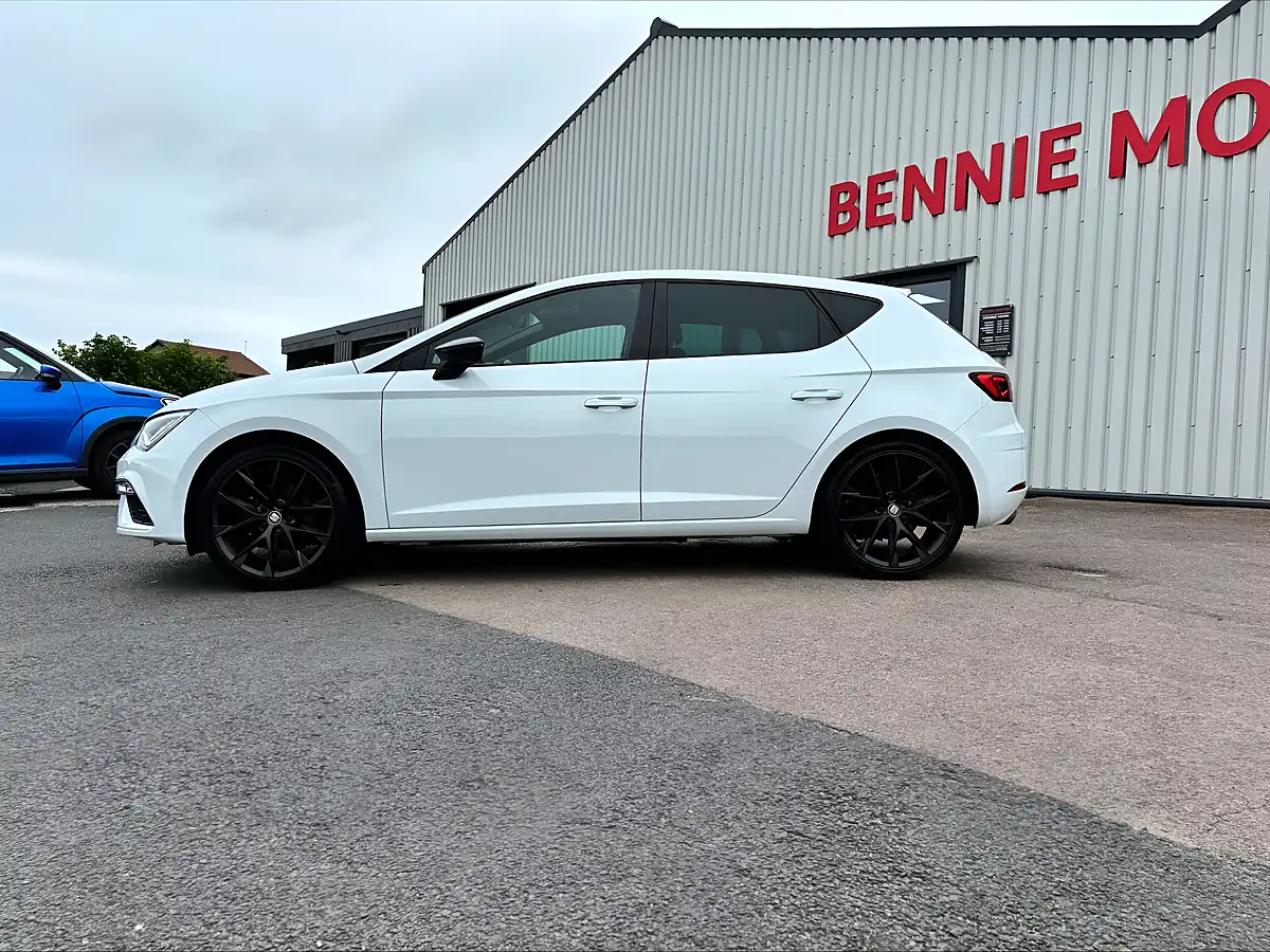 Used 2020 SEAT Leon Fr Black Edition White - Interior and Exterior details 11