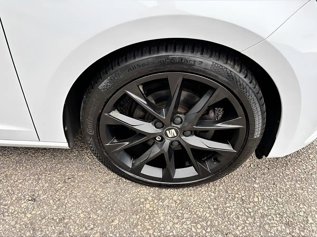 Used 2020 SEAT Leon Fr Black Edition White - Interior and Exterior details 15