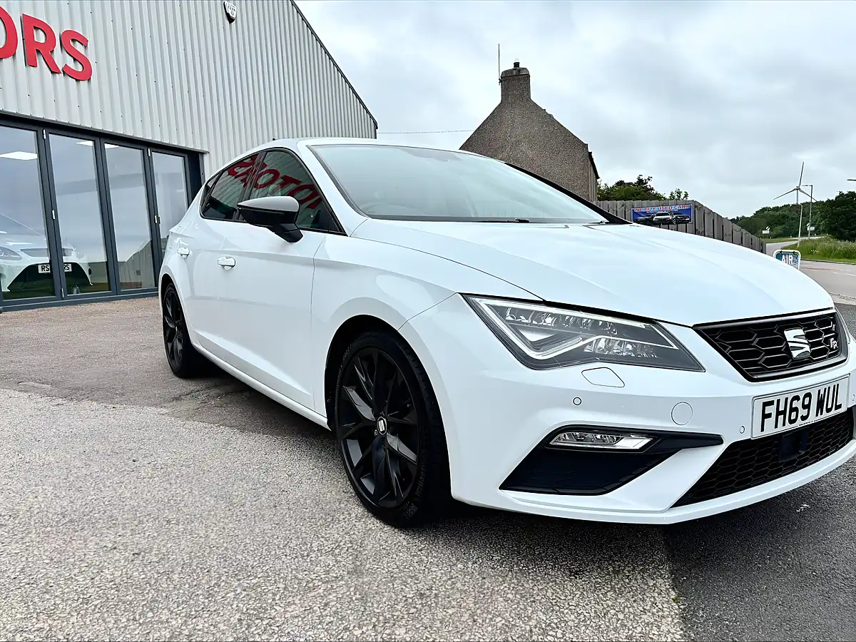 Used 2020 SEAT Leon Fr Black Edition White - Interior and Exterior details 2