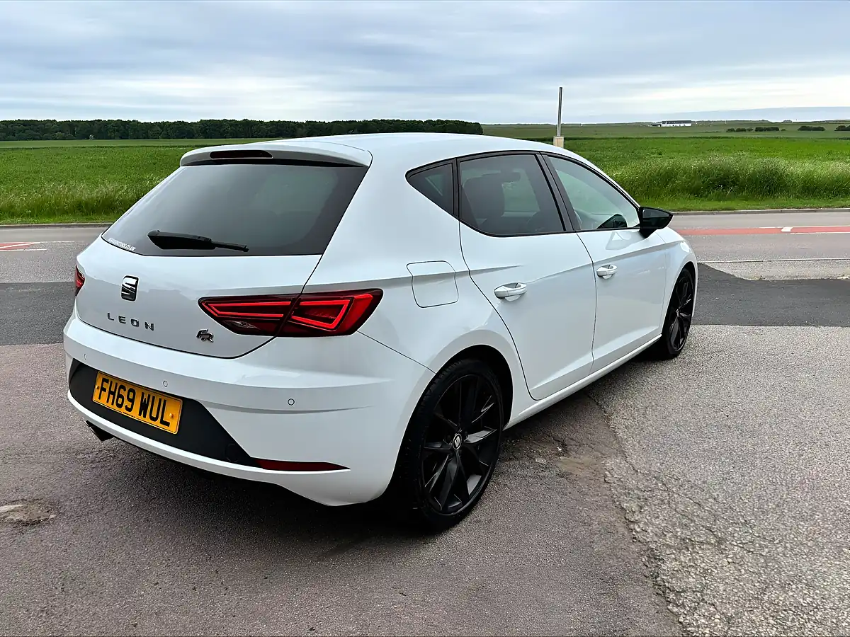 Used 2020 SEAT Leon Fr Black Edition White - Interior and Exterior details 4